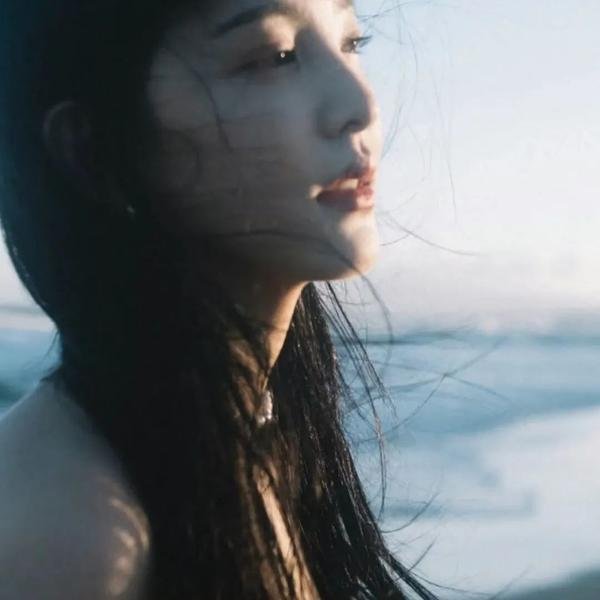 无法触碰的她